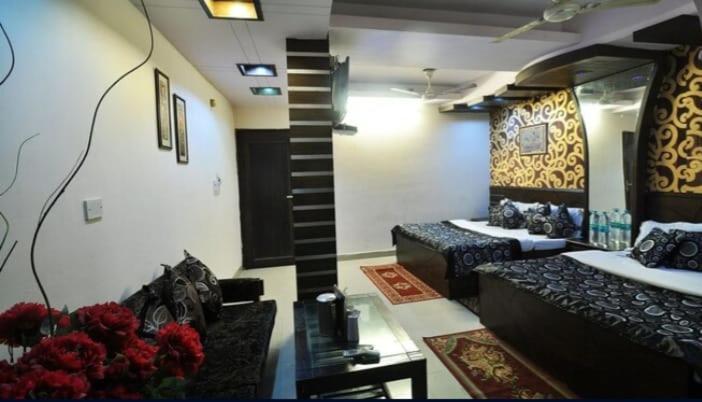 Hotel Roma Deluxe New Delhi Buitenkant foto