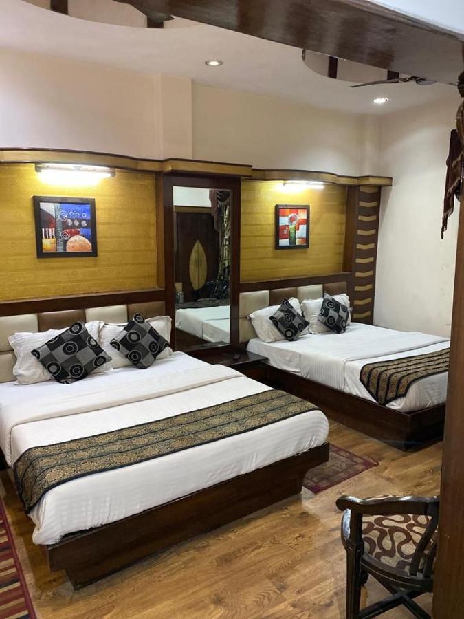 Hotel Roma Deluxe New Delhi Buitenkant foto