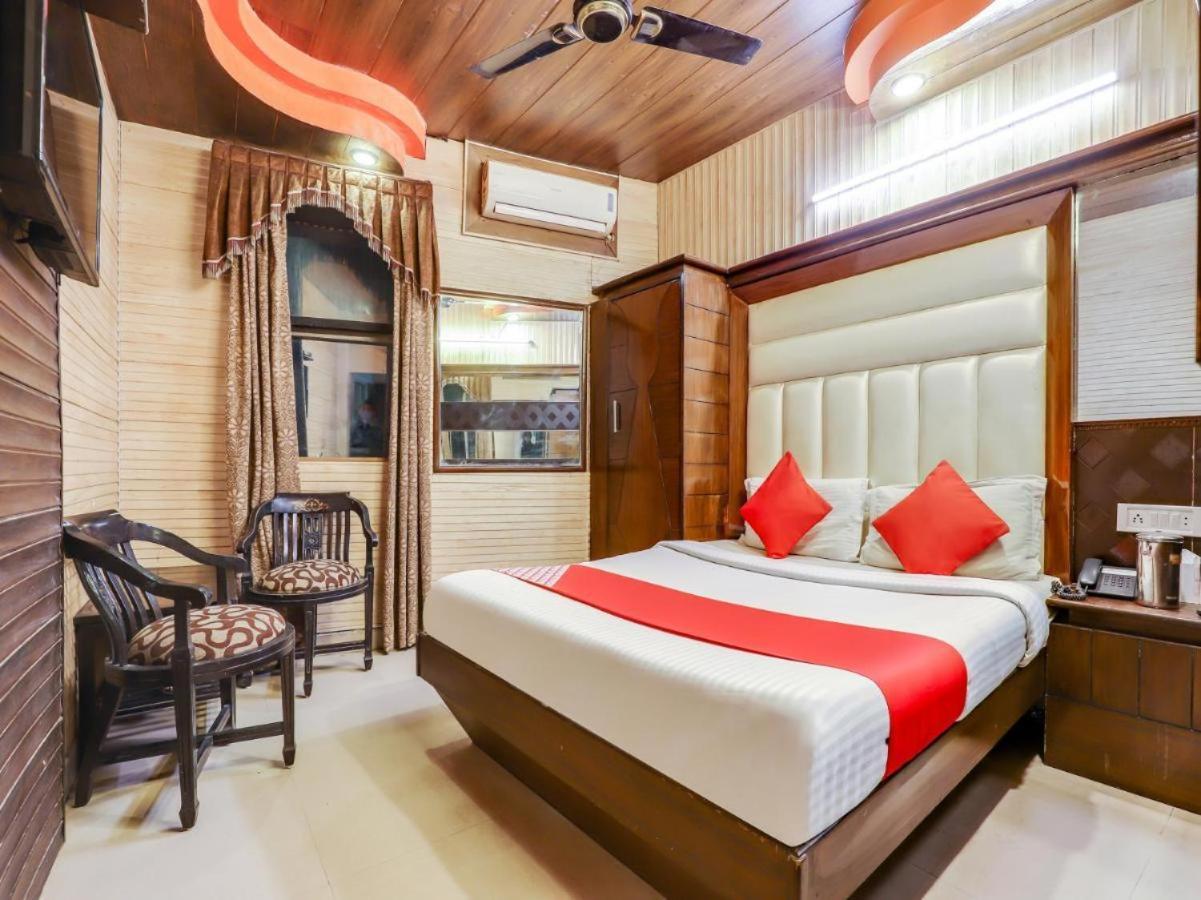 Hotel Roma Deluxe New Delhi Buitenkant foto