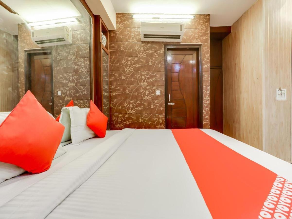 Hotel Roma Deluxe New Delhi Buitenkant foto