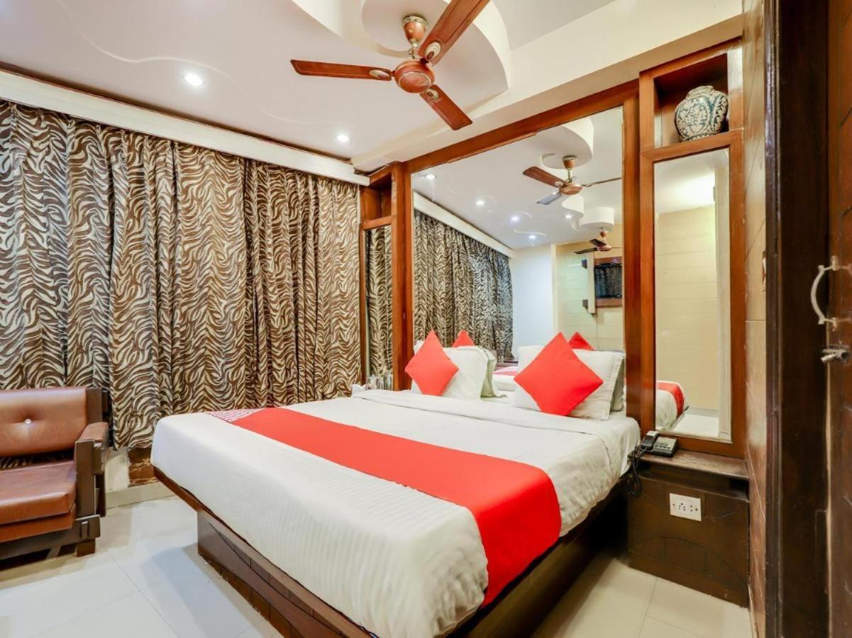 Hotel Roma Deluxe New Delhi Buitenkant foto