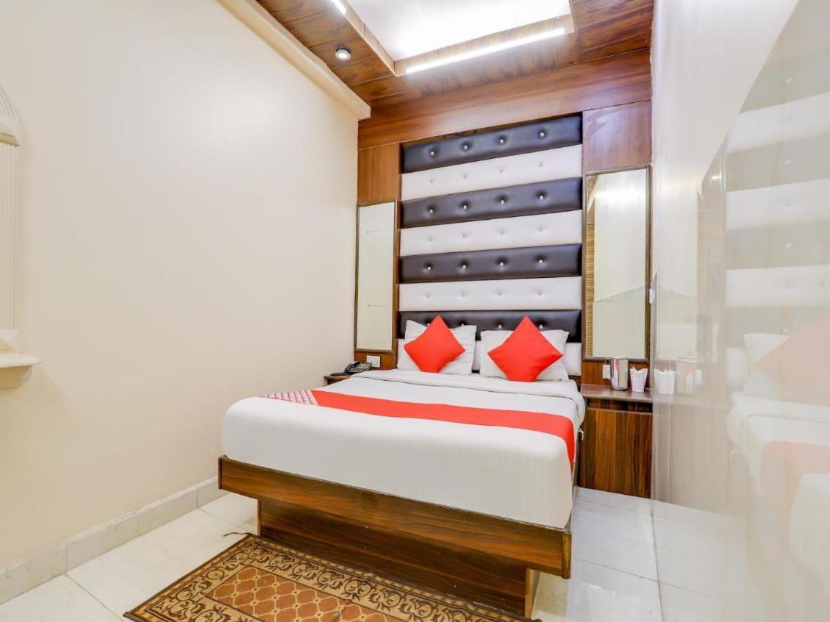 Hotel Roma Deluxe New Delhi Buitenkant foto