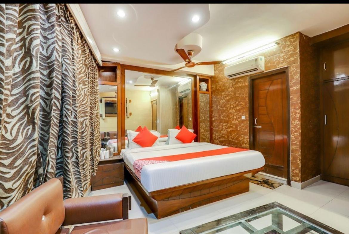 Hotel Roma Deluxe New Delhi Buitenkant foto