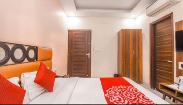 Hotel Roma Deluxe New Delhi Buitenkant foto