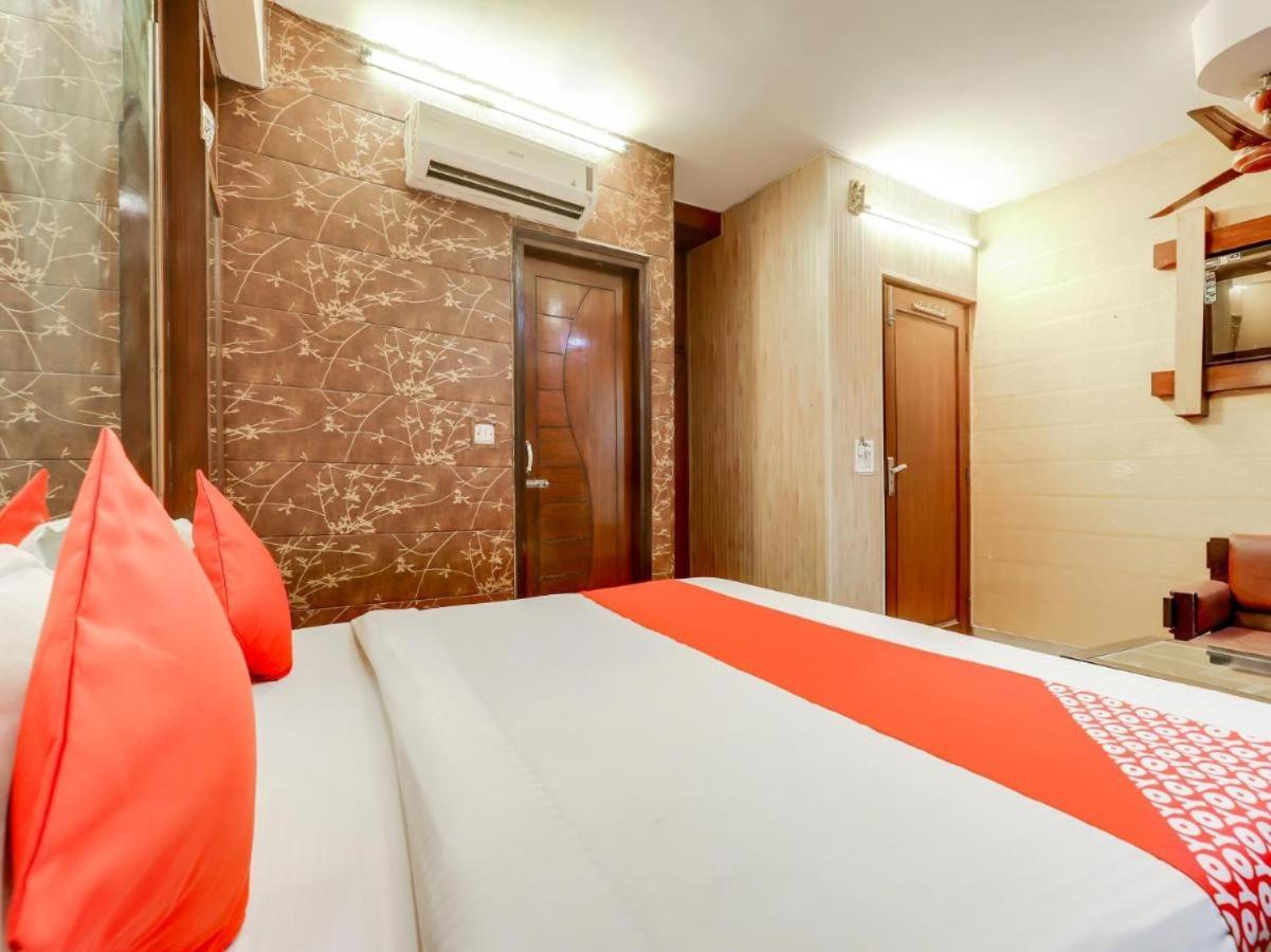 Hotel Roma Deluxe New Delhi Buitenkant foto